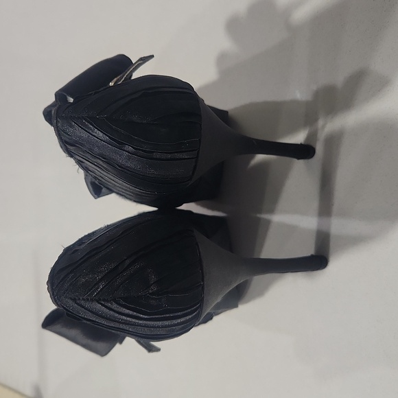 Black high heels with shoe strap - Picture 5 of 6